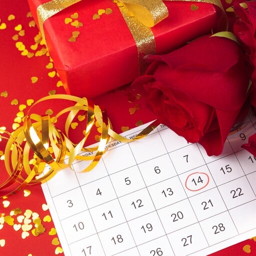 Wrap your present in Calendar and circle the wedding date