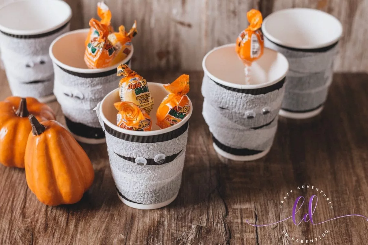 DIY Mummy Halloween cups