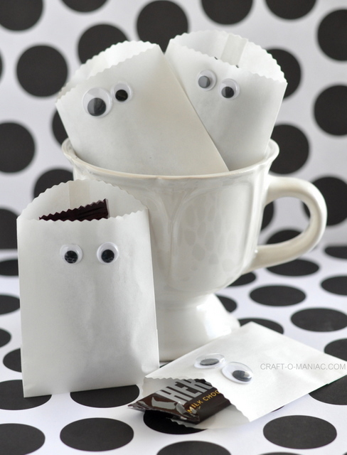 25+ Halloween Candy Treat Bag Ideas that Sure to Delight 4 halloween-ghost-paper-treat-bag