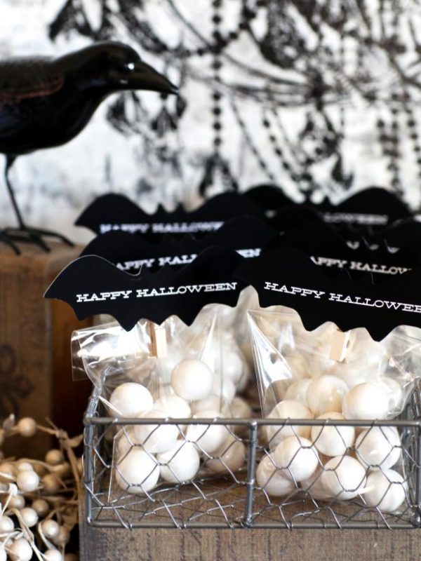 25+ Halloween Candy Treat Bag Ideas that Sure to Delight 35 halloween-treat-bags-clips-1