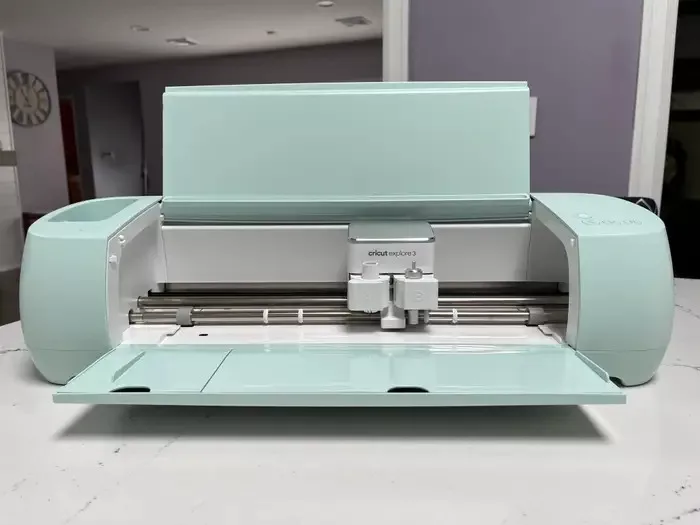 Cricut sticker cutting machine