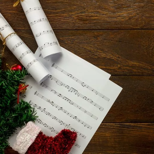 Sheet music can be usd to wrap your gift