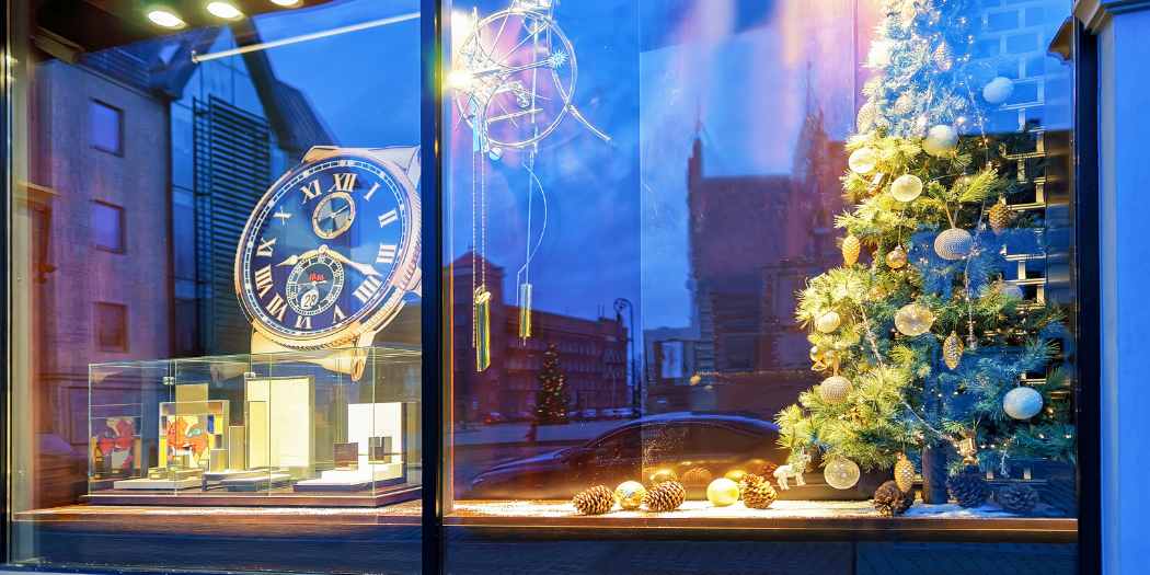 Store Christmas Window Display 20 ideas to Attract MORE Customers