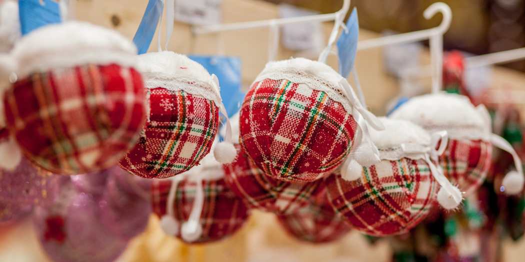 15 Dollar Store Christmas Decorations that DON'T look cheap
