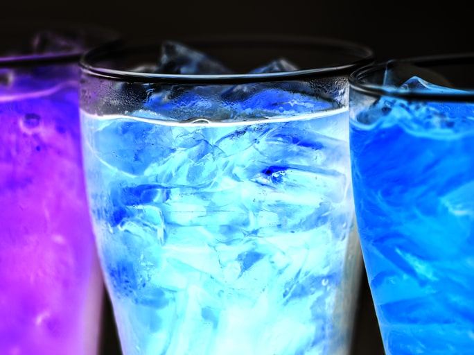 Serve Glow-in-the-Dark Drinks at your party