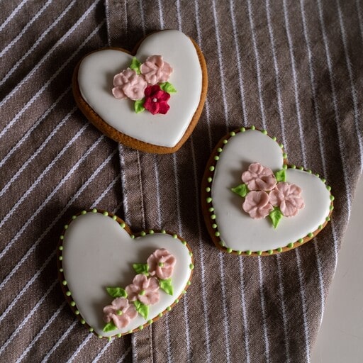 Perfect Tea Party Bridal Shower: 6 Steps & 36 Elegant Ideas You Need 6 Bridal Shower Themed Cookies
