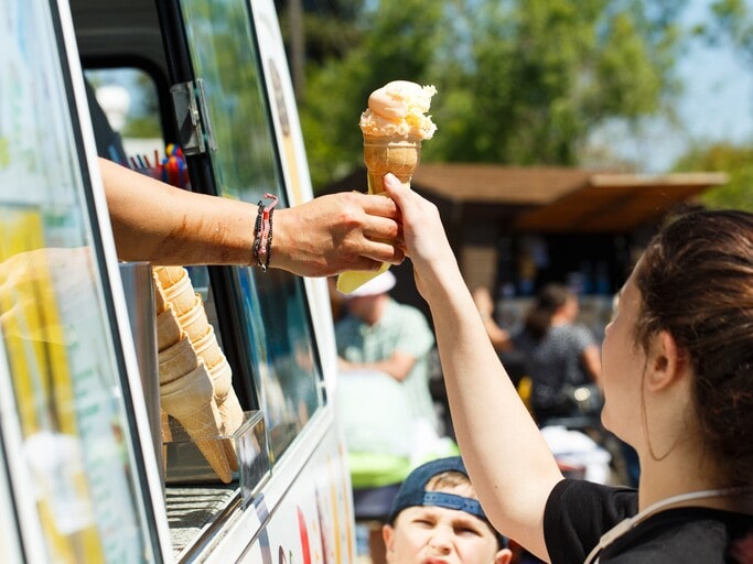 Ice Cream Party: 5 Unexpected Ways to Host a Cool One This Summer 3 Ice Cream Truck party