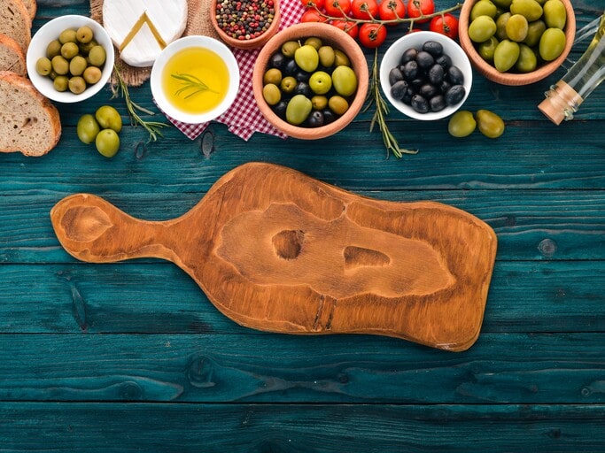 Host a Charcuterie Board Party in 4 Simple Steps (+ 15 Impressive Ideas) 6 Setting up a Charcuterie Board