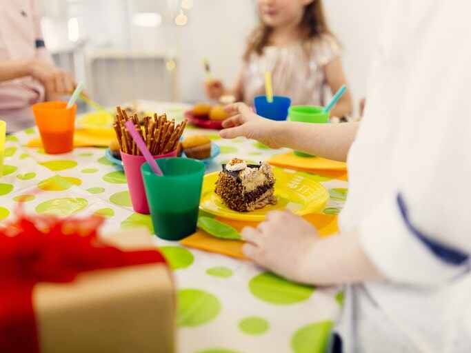 Paint Party for Kids: 5 Things You Need for a Stress-Free Event 6 Snack Break Table for Kids