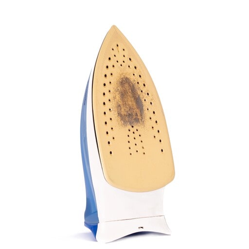 Why is my DTF transfer not sticking? 11 Common Causes and Quick Fixes 4 Using dirty or burned iron will lead to uneven heat and pressure