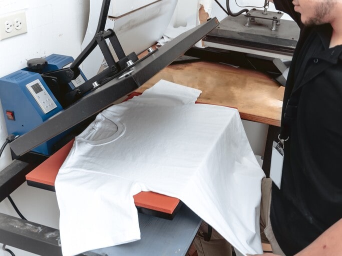 How to Press DTF Transfers (Plus, 4 Expert Tips for Perfect Results) 4 Heat press machine