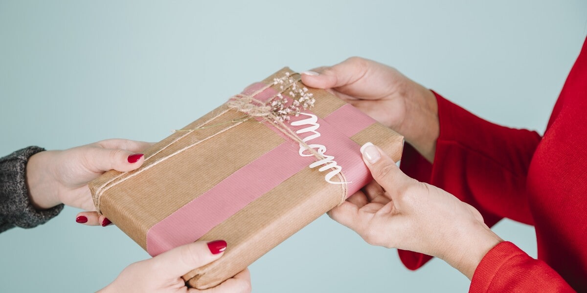 7 Elegant Push Present Ideas for the Stylish New Mom