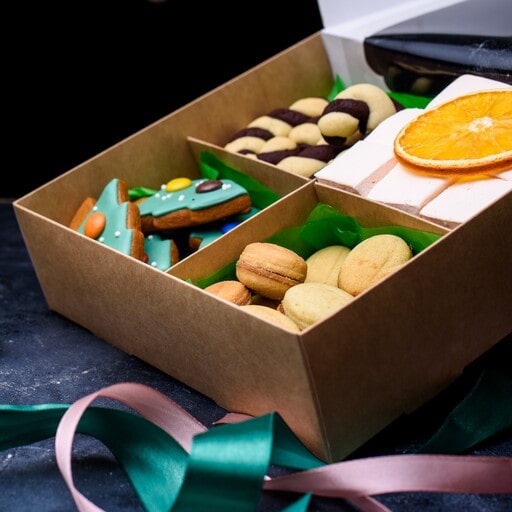 Boss’s Day Gift Ideas That Aren’t Mugs: 5 Fresh, Personalized & Actually Good Picks 3 A gift box with your boss favorite snacks