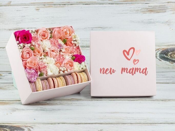 Floral & gourmet bundle with custom gift box