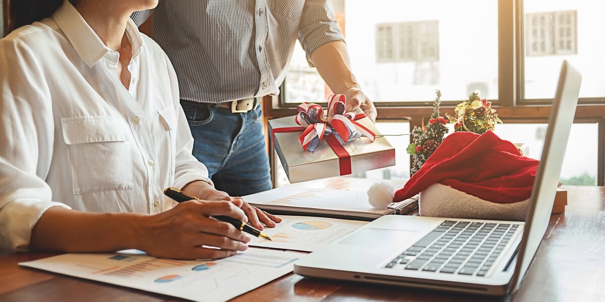 Top 14 Personalized Employee Appreciation Day Gifts
