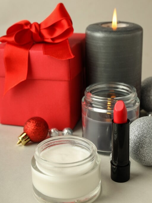 Use additions like lipsticks or scented candle to complete perfume gift sets