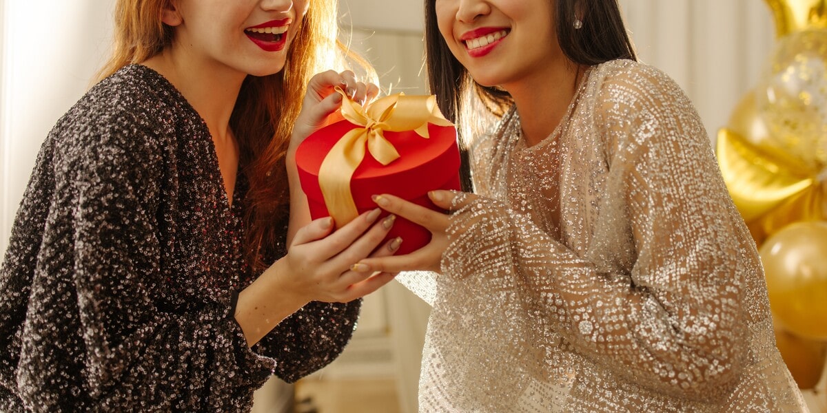 18 Best Hostess Gift Ideas with Easy Custom Details