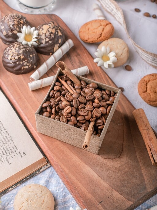 Coffee Gift Sets: 12 Creative & Custom Ideas for Coffee Lovers 6 Coffee & Chocolate Gift Set