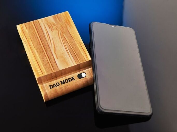 Top 6 Wife-to-Husband Gifts for New Dads (That Aren’t Baby Diapers) 4 DIY a “Dad Mode” Phone Stand uisng UV DTF transfer stickers