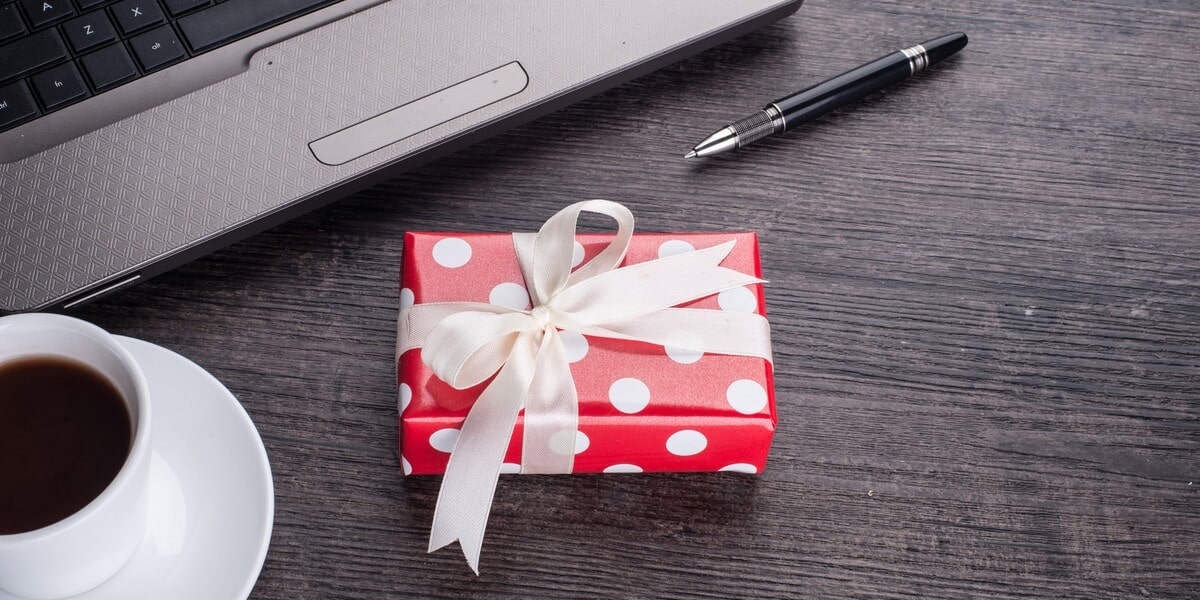 Top 16 Small Gift Ideas for Coworkers That Don’t Feel Awkward