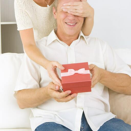 Top 6 Wife-to-Husband Gifts for New Dads (That Aren’t Baby Diapers) 2 Why Gifts for New Dads matter