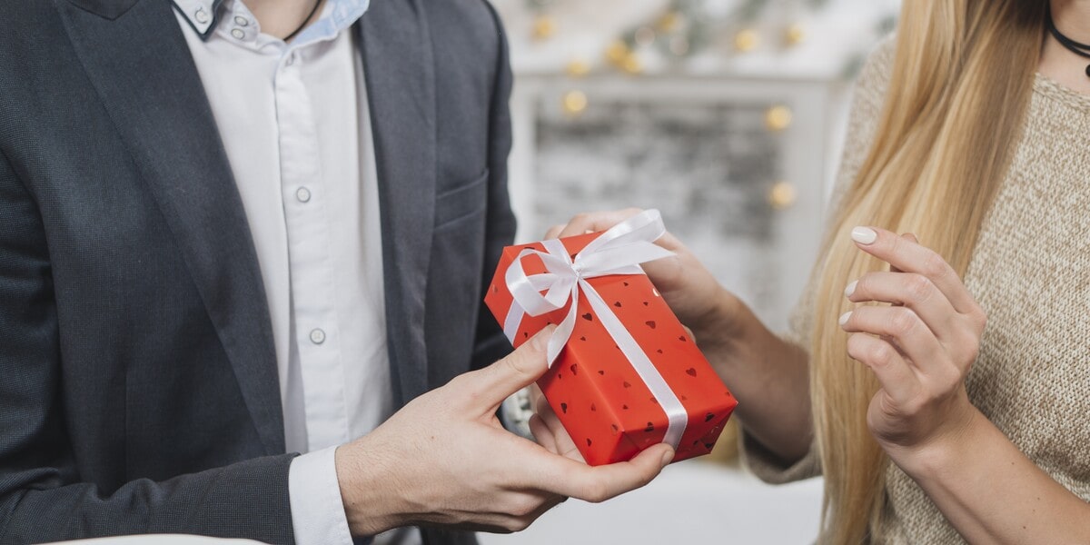 7 Steps for a Winning Client Gift Strategy That Impresses