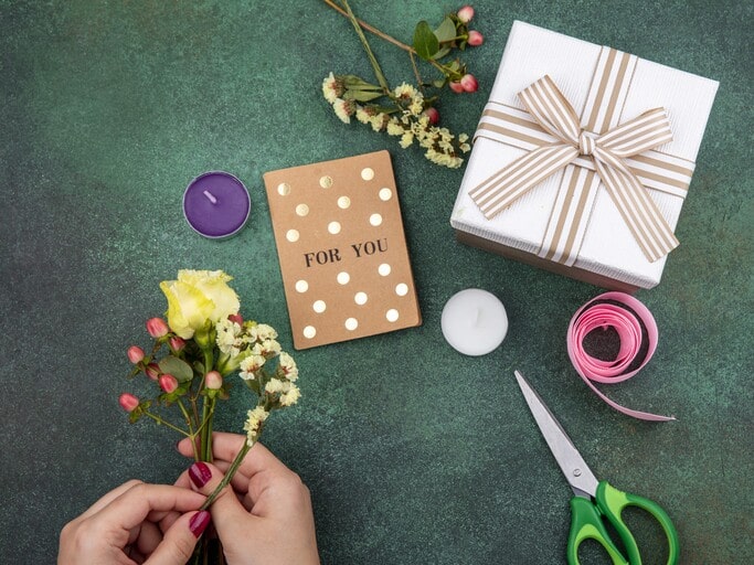 DIY Thinking of You Gift: 12 Creative Ways to Make Someone Smile 2 A Thinking of You gift should carry a message of care