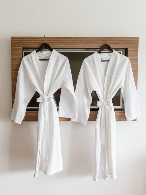 18 Meaningful 40th Wedding Anniversary Gift Ideas for Parents 6 Couples’ Spa Package