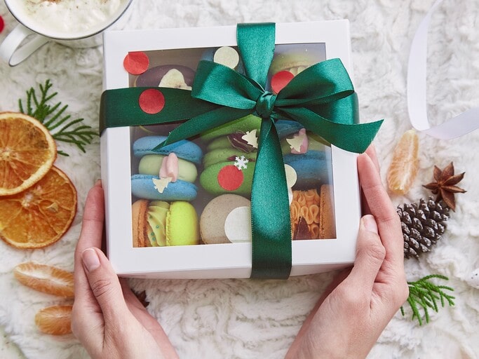 7 Steps for a Winning Client Gift Strategy That Impresses 4 Edible gifts are one of the most common type of Client gifts