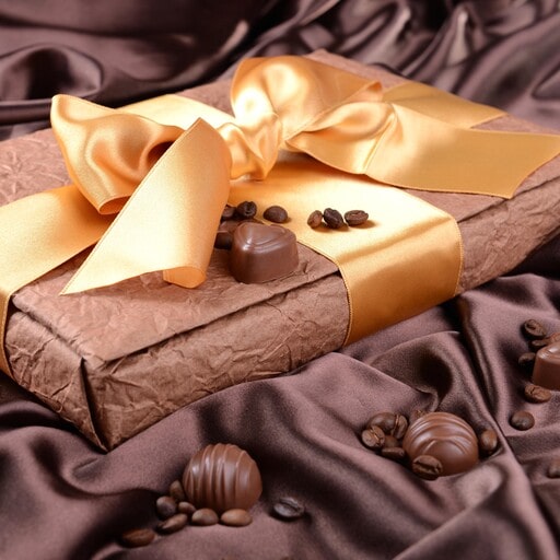 11 DIY Fall Gift Basket Ideas That Look Pricey (But Aren’t) 2 Gold Satin Ribbon Cocoa Set
