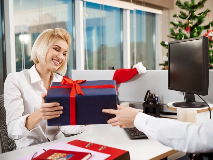 7 Steps for a Winning Client Gift Strategy That Impresses 2 How Can Client Gifts Help