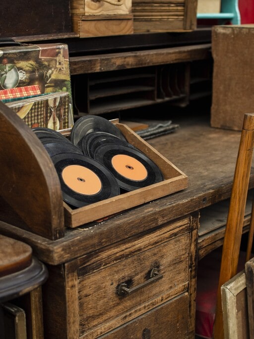 Vinyl record holder