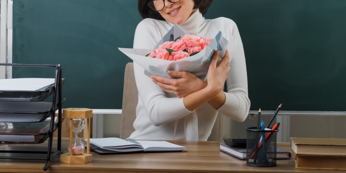 21 Teacher Appreciation Gift Ideas They’ll Actually Use